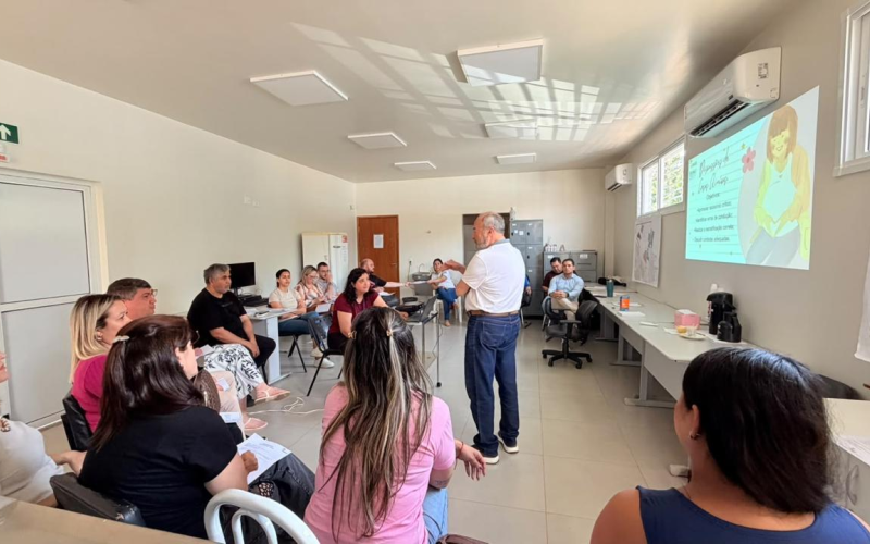 Arapoti debate casos clínicos de saúde materno-infantil